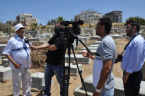  بالفيديو: مؤتمر صحفي في مقبرة الكازاخانة حول المجازر التي ارتكبت في يافا عام 48